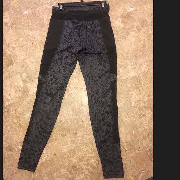 Lululemon leopard polka dot leggings yoga pants - Picture 2 of 4